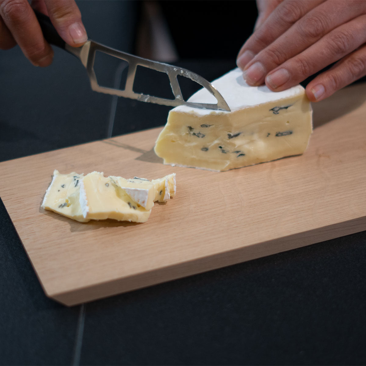 Hochwertiges Käsemesser aus Edelstahl | 10 cm Klinge | ergonomischer Griff
