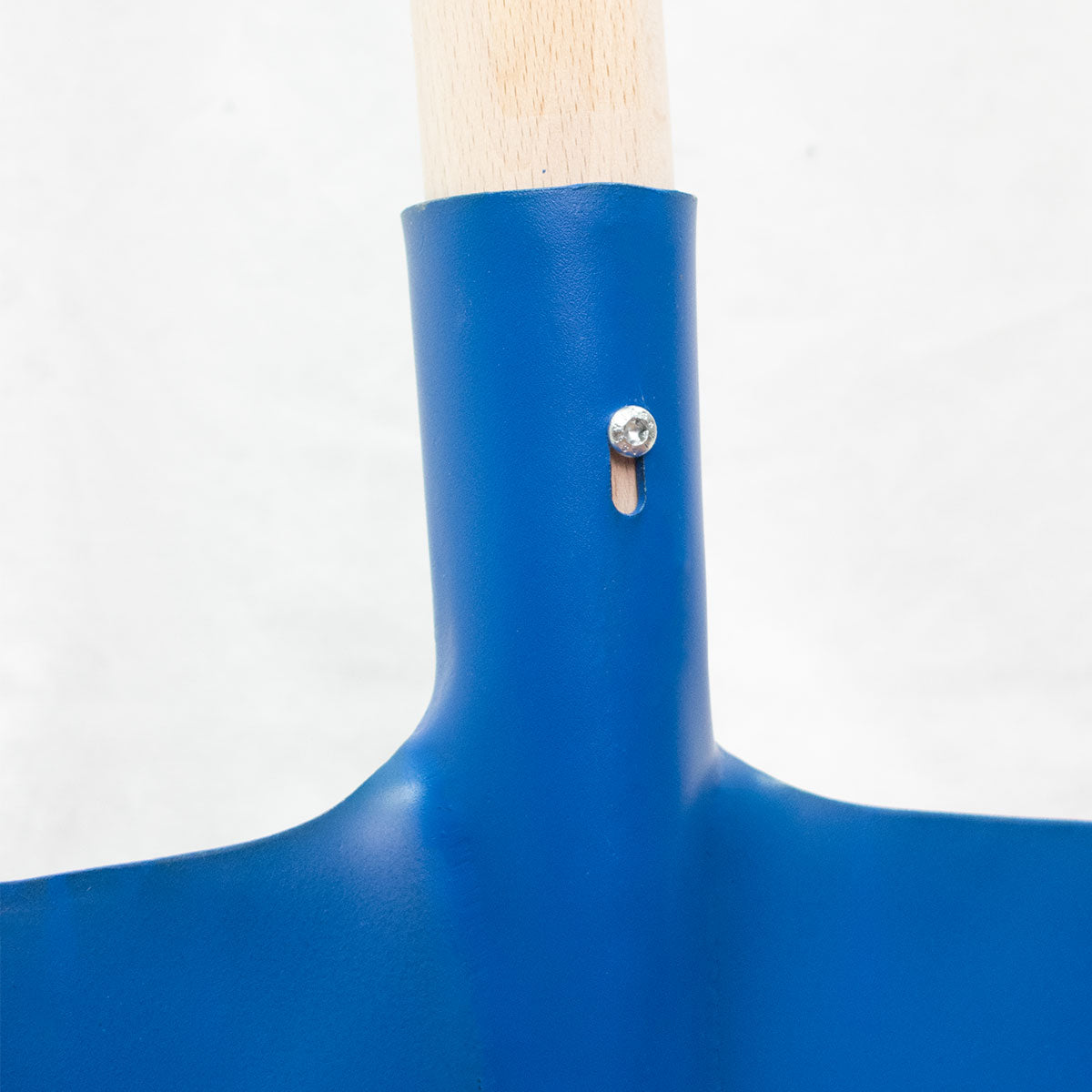 Randschaufel aus Stahlblech mit 130 cm Hartholzstiel | Blattbreite 28 cm | Made in Austria