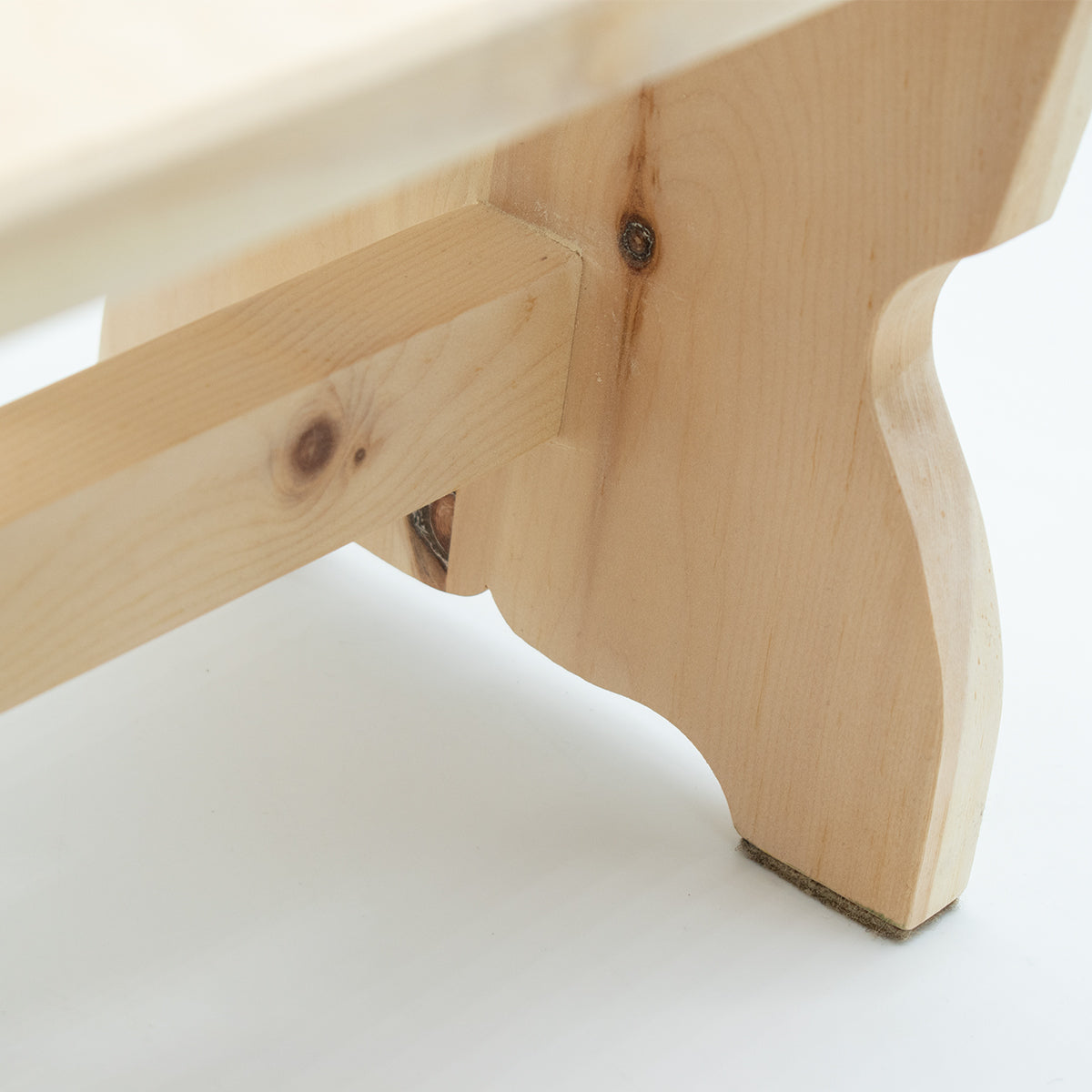 Schemel aus Zirbenholz | Tischlerhandwerk aus der Steiermark | 40x20 cm