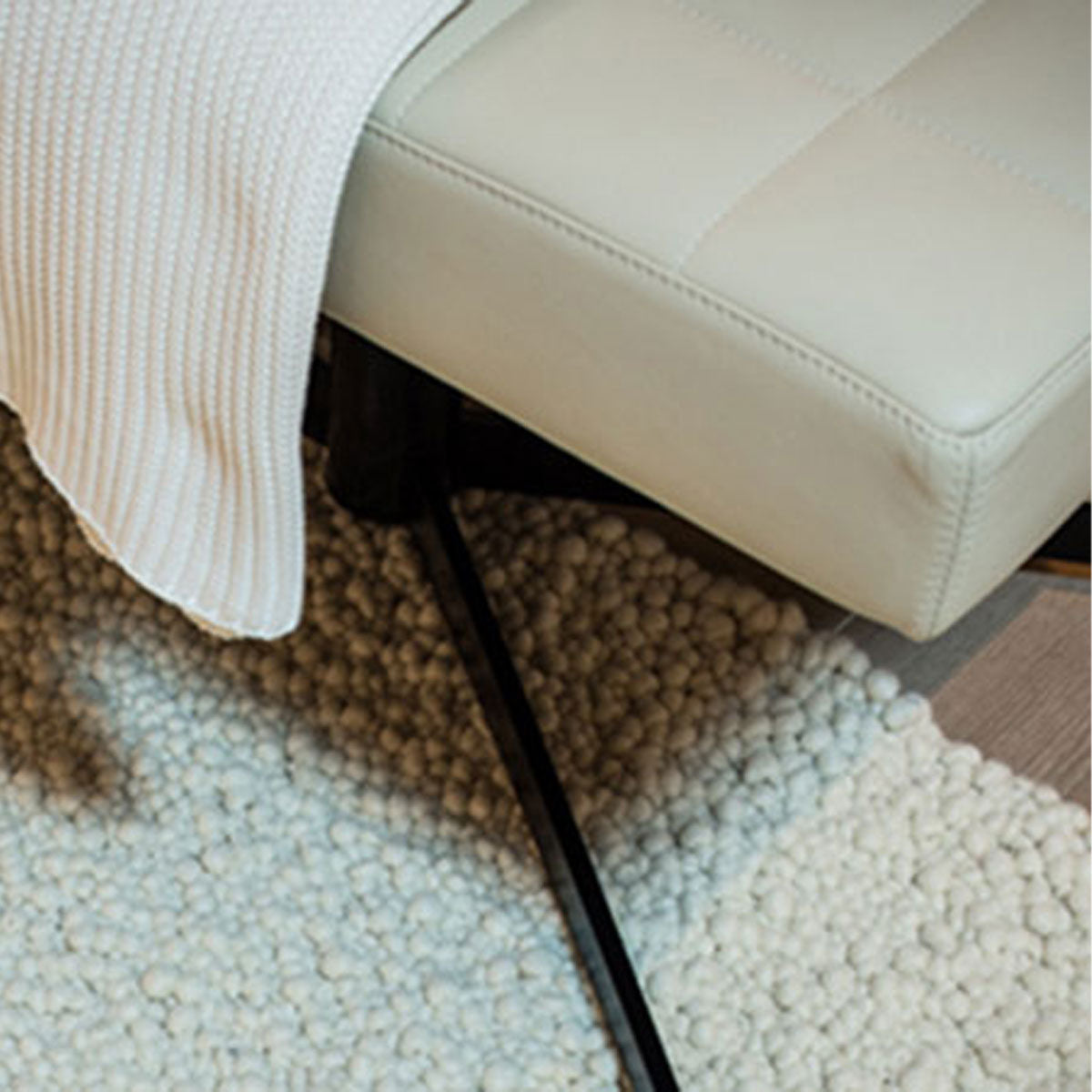 Moderner Teppich aus Schafwolle Warm Home - Handgewebt